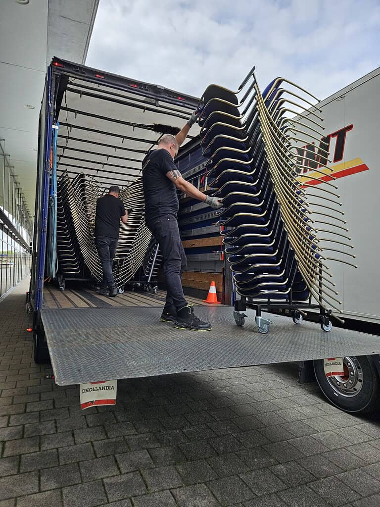 Kreislaufwirtschaft live: Über 5.000 Möbelstücke aus Kongresszentrum Dresden gerettet 16 20250422 151325
