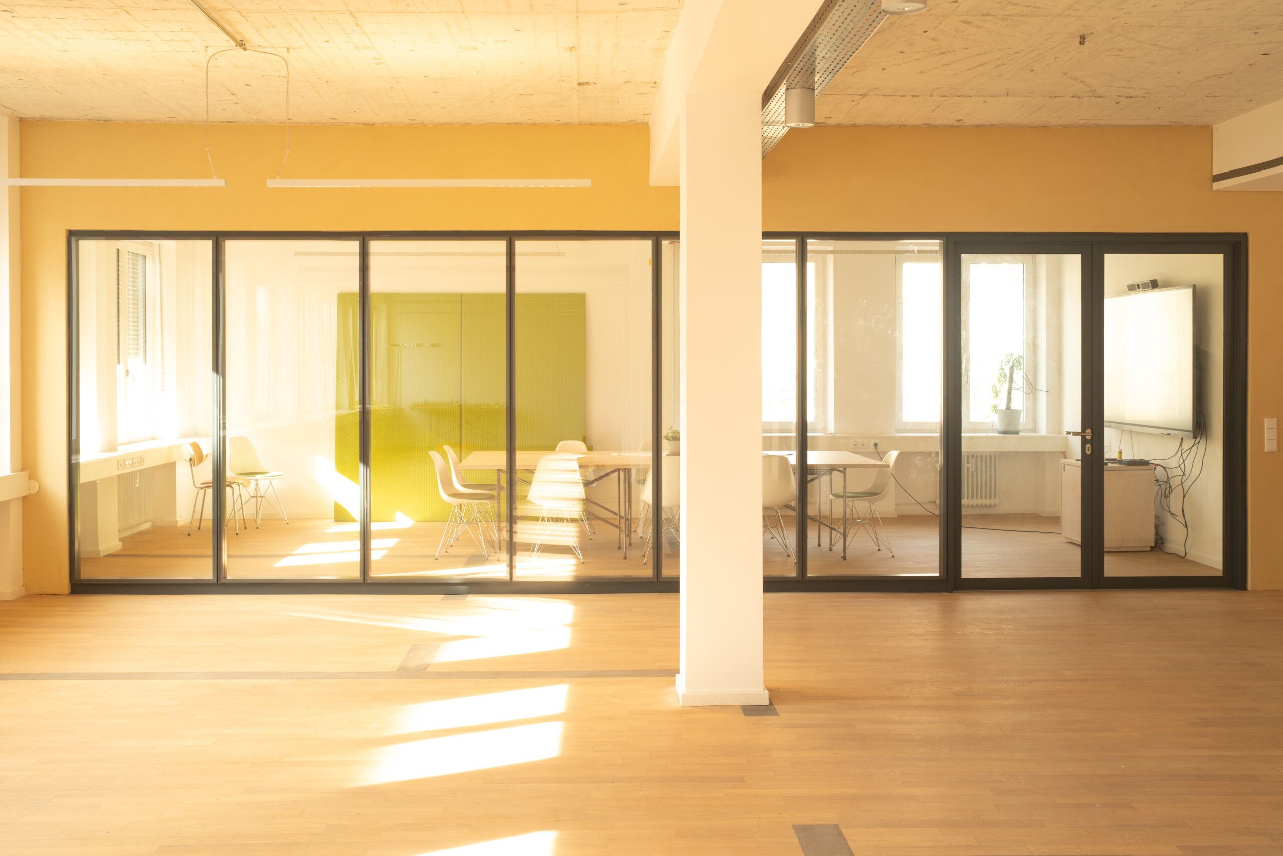 Wiedergewonnene Systemtrennwände: Zirkulärer Innenausbau bei Behnisch Architekten München 24 DSCF0526 1